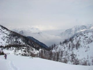tornando a valle tra luci e ombre