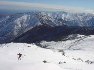 Al centro l'Uja di Calcante