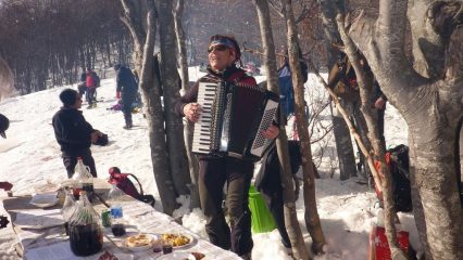 Assunta ci allieta con la sua musica