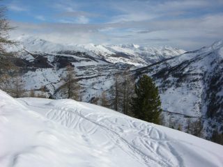 sestriere sullo sfondo