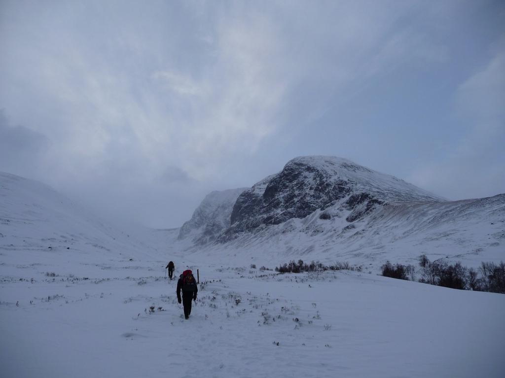 verso la parete sulla destra