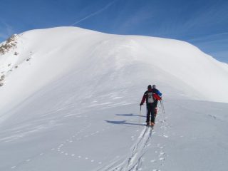 sullo sfondo la cima