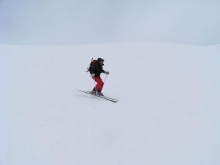 Costanzo nel bianco latte delle prime curve