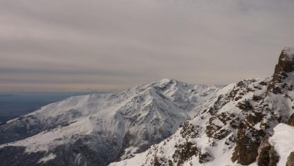 La Colma di Monbarone, sullo sfondo il Monviso
