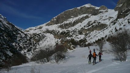 Gola della Chiusetta a sx, pendio di discesa a dx