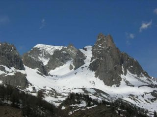 ..ambiente dolomitico dagli Chalets di Laval.. f. m.conti