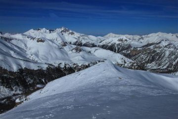 La quota vista dalla Cima Est e dietro la Rocca dell'Abisso