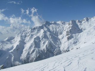 Salendo la cresta, panorama sulla alta Val Savenca