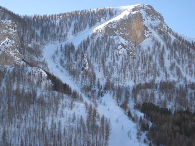 La vetta e l'evidente  ampio canale.