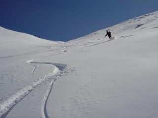 Si inizia a scendere su neve intonsa