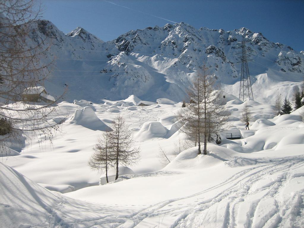 In alto a sx il M. Torena e  subito a dx il Passo del Serio .