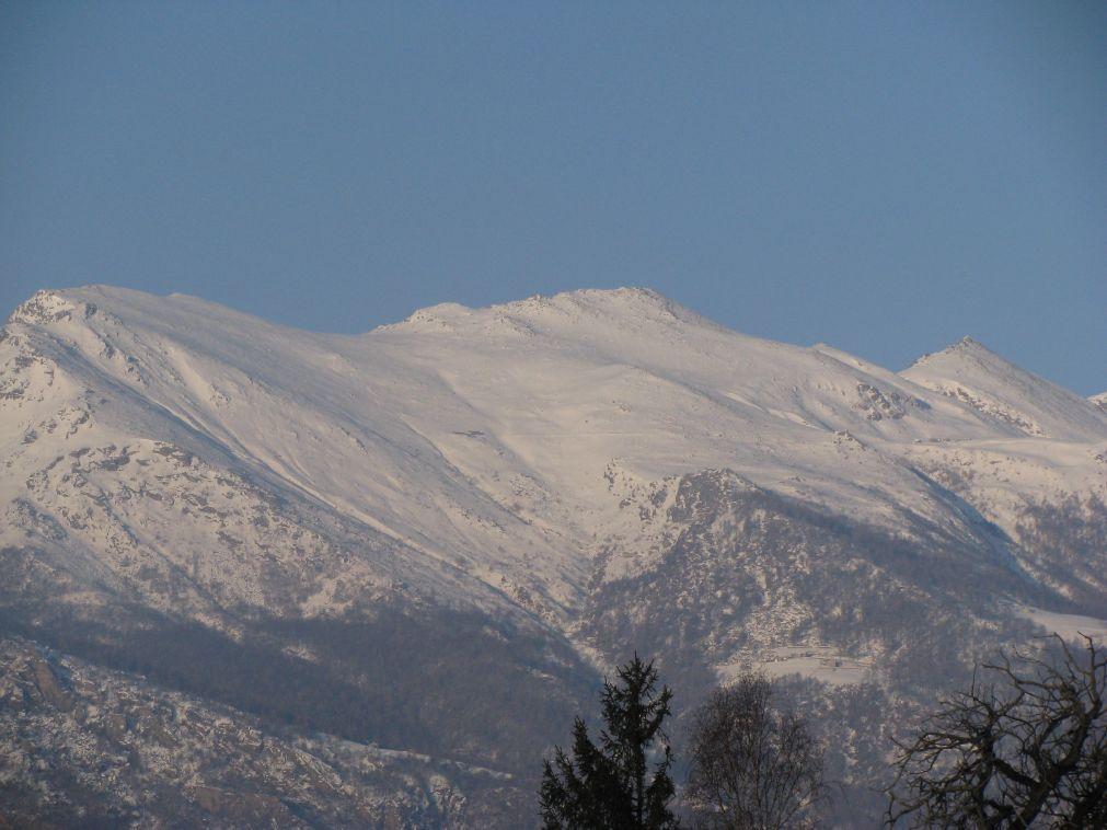 L'invitante versante N-E del M. Gregorio, visto da Andrate