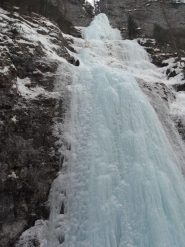 La cascata dal basso