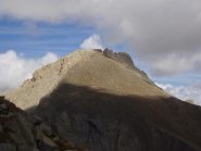 Dalla Punta Orientale del Bec Roux vista sulla Pointe  d'Aval  che copre parzialmente l'Aiguille de Chambeyron