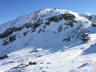 la Cima Fauniera, vista dal pendio sottostante il Colle Fauniera (24-12-2006)
