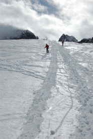 la discesa nella neve marcia