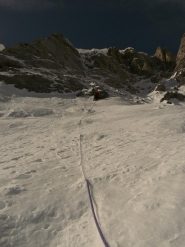 direzione dx, per raggiungere il canale-camino con masso incastrato