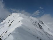 la cresta finale di salita dall'anticima