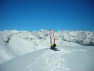 La vetta con lo sfondo di Levanne e Gran Paradiso