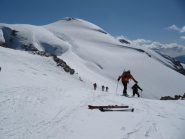 Scendendo, uno scorcio della vetta mentre stiamo risalendo i 25-30 m necessari per calare lungo i paravalanghe