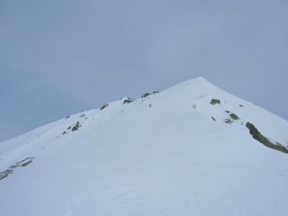 Gianni scende dalla spalla sopra al colle