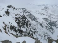 dalla cresta verso l'ostanetta, vista sul canale di salita. A sx la rumelletta