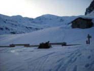 Al rifugio Mondovì, sullo sfondo il Mongioie