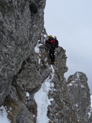delicato passo di traverso discendente