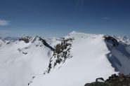 Dalla cima vista verso la vicina Aouille (dx) e il Taou Blanc (sx)