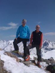 In vetta di fronte al Monviso