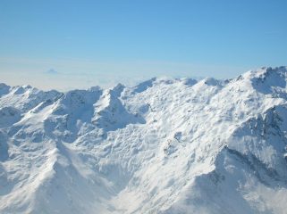 Il grandioso vallone di Ribordone e il Giavino sulla destra, visto dalla cima del Vaillet