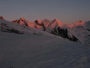 Primi raggi di Sole sulle cime
