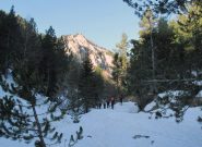 Neve nella gola a 1419m, con il Roc Gay sullo sfondo