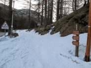 Casterino, la stradina per il vallone di Fontanalba