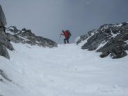 Collodi bottiglia in discesa con sci
