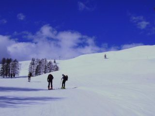 Salendo lungo le piste chiuse