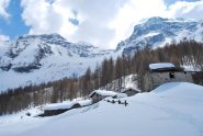 L'alpe Boregne e sullo sfondo la via per la Becca di Tos