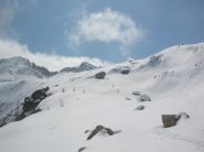 Sullo spalto che domina ad ovest il lago Vercoche.