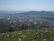 La piana di Albenga con dietro l'Isola Gallinara