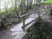 Ponte in pietra in unica lastra
