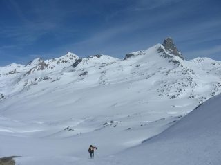 Sullo sfondo il Roc della Niera