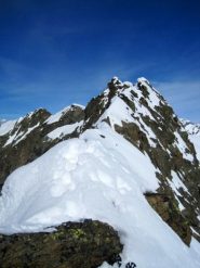 La cresta innevata