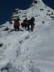 la ragazza ha problemi coi ramponi