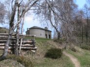 La chiesetta vista dalla fontana