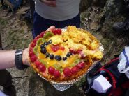 Una delle torte (arrivata ancora parzialmente intera)