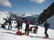 Prima sosta al sole sotto il rif. della Lausa.
