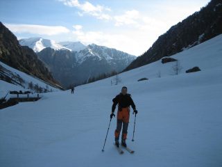 Enrico all'inizio dei prati del vallone.
