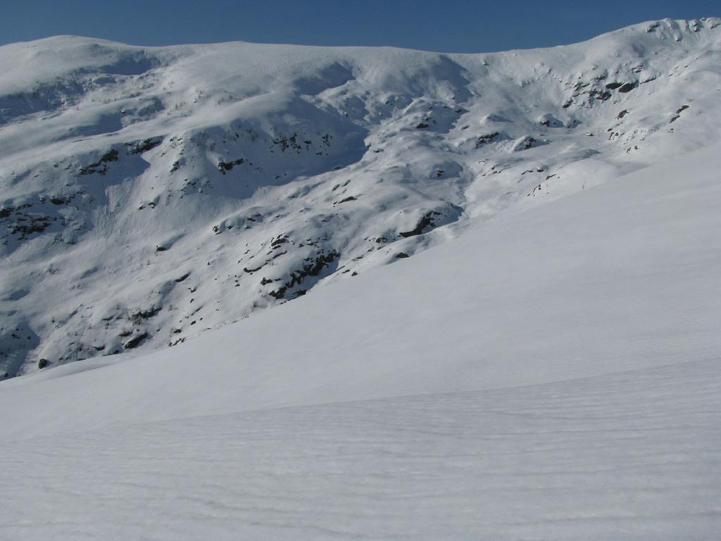 La massima depressione del Colle del Lariss, visto da palit il 22/04/2009