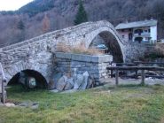 ponte romanico a Fondo