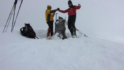 Massimo e Stelvio in vetta (autoscatto) (8-5-2010)